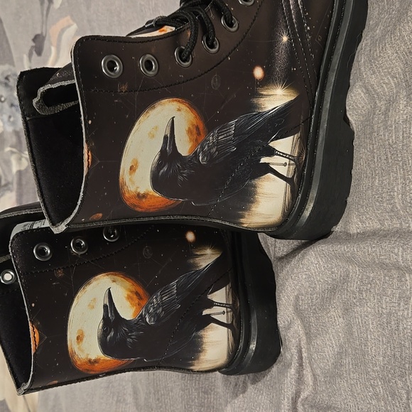 Rogue and Wolf dark raven boots - Picture 2 of 5